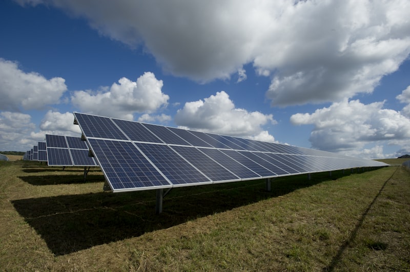 Zonnepanelen bij een verbouwing: slim combineren bespaart dubbel